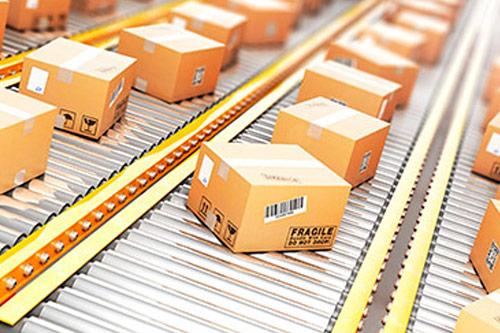 Cajas en cinta de distrubución Cajas en cinta de distrubución
