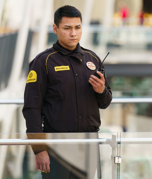 Vigilante de seguridad de Prosegur trabajando